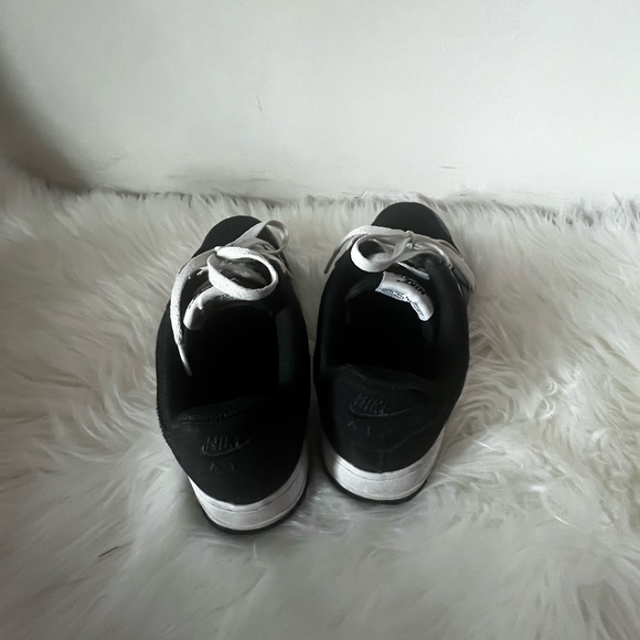 Nike Air Forces - Picture 4 of 5